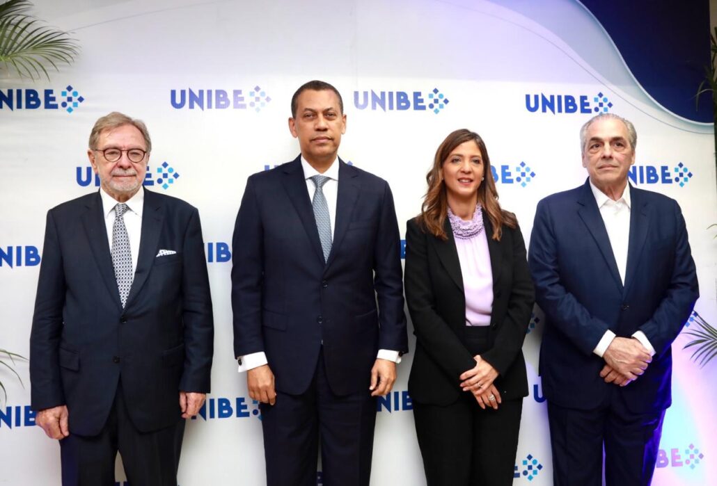 INDOTEL y UNIBE reúnen a comunidad periodística y académica en foro "Redes Sociales, Periodismo y Democracia"