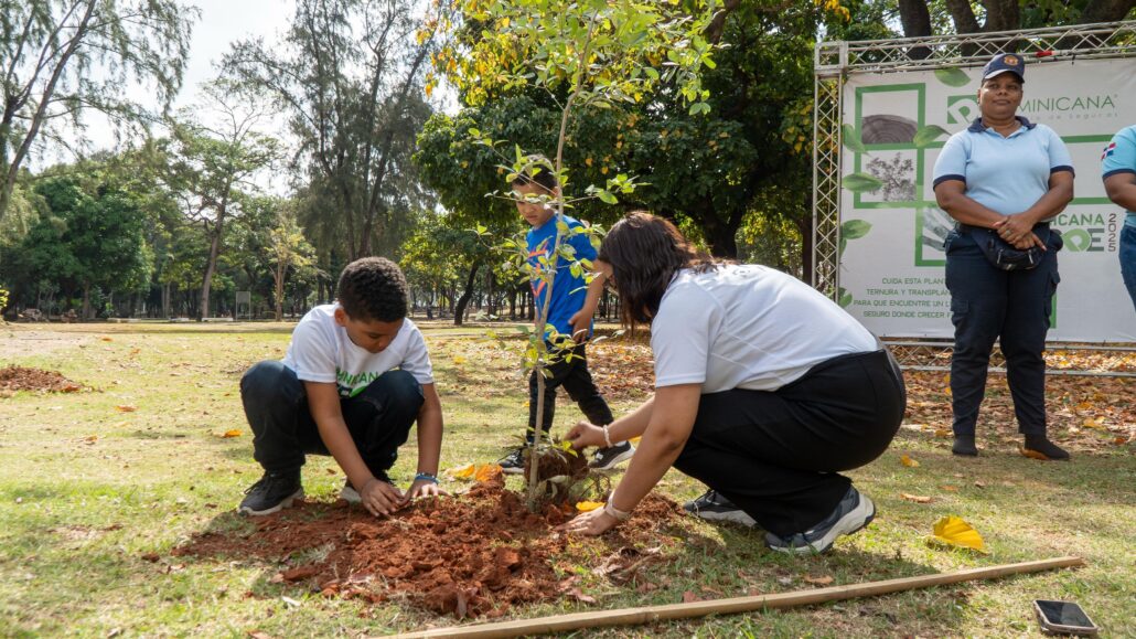 Dominicana de Seguros apuesta por el medioambiente con "Dominicana Verde 2025"