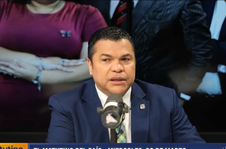 Tobias Crespo afirma que "nadie quiere imponer a Peñita en la Secretaría General de la Fuerza del Pueblo"