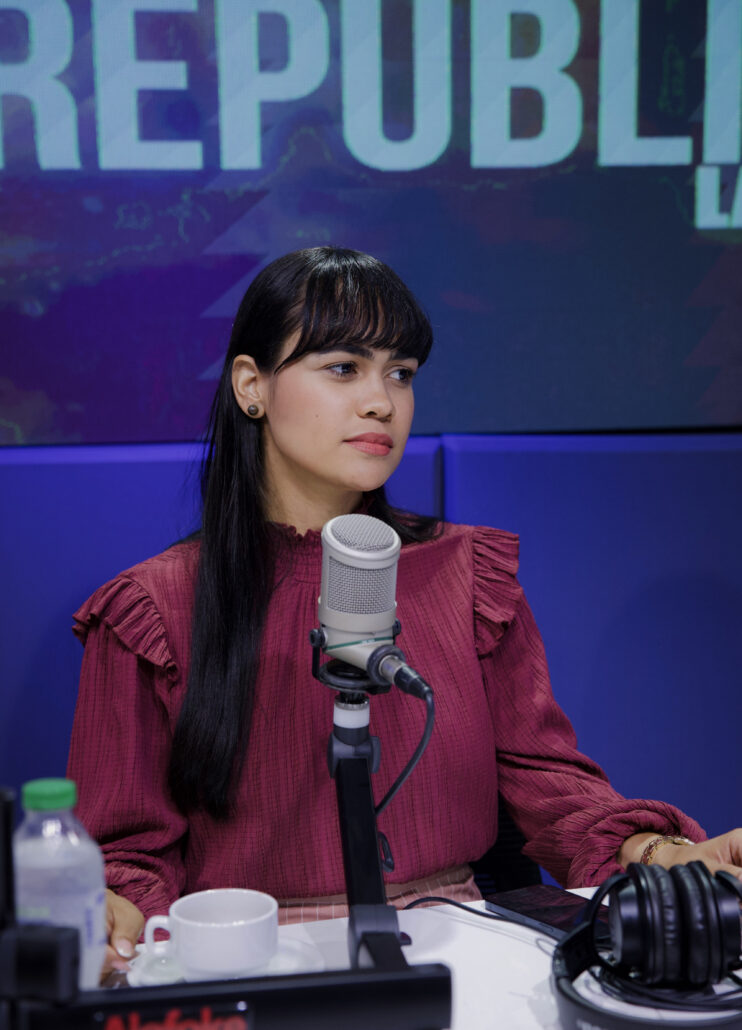 Periodista Diana Sánchez revela lo que realmente pasó en marcha de Friusa: "La Policía tiró botellas"