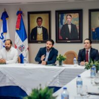 Superintendente de Pensiones, Francisco Torres, junto al director de Estudios de la SIPEN, Antonio Giraldi, y su asesor técnico, Michel Camacho.