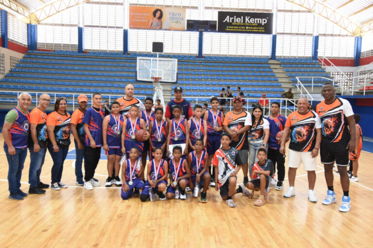 Fundación Los Mina Unidos por Siempre impulsa el baloncesto en San Francisco de Macorís 12 | Noticias de hoy en República Dominicana WhatsApp Image 2025 03 03 at 3.05.30 PM | Noticias de hoy en De Último Minuto