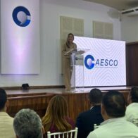 Carolina Mejía muestra su apoyo a la continúa capacitación en el servicio público