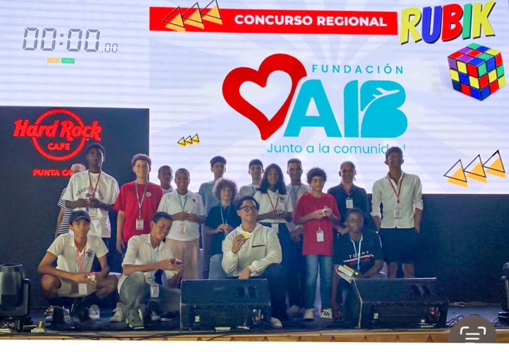 Éxito en el Concurso Regional de Rubik en Punta Cana