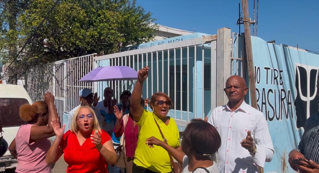 Juntas de vecinos de Sabana Perdida exigen entrega de local prometido por OPRET y URBE