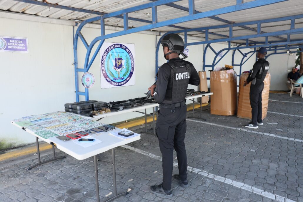 DINTEL y MP desmantelan en Baní red de tráfico de armas con vínculos internacionales