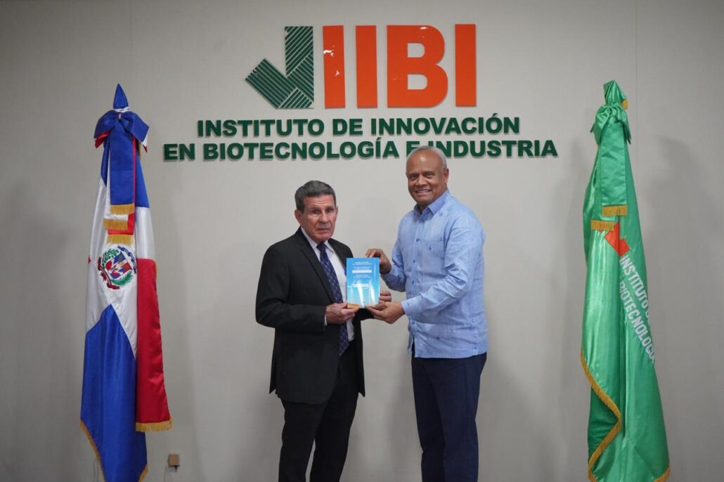 IIBI pone a circular libro sobre energías renovables en República Dominicana