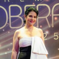 La doctora Tania Medina envía poderoso mensaje con su vestido en los Premios Soberano