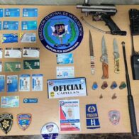 Autoridades incautan más de 7 libras de marihuana, un revólver y pertrechos militares en allanamientos en Santiago