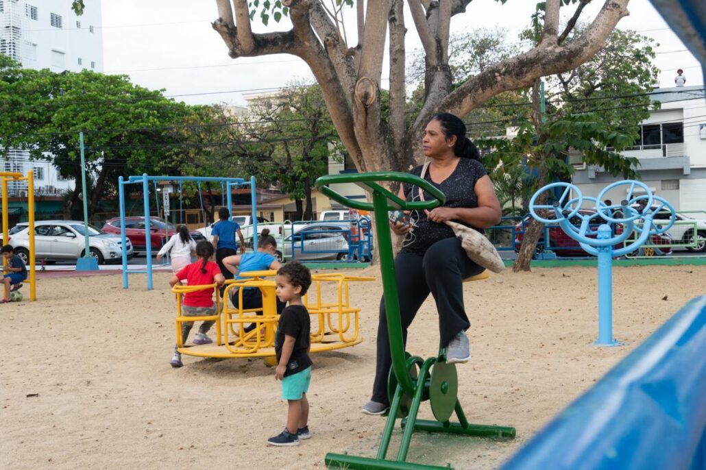 Alcaldía de Santo Domingo Este entrega renovado el Parque No. 70 en Alma Rosa I