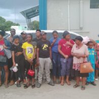 Migración apresa a 36 nacionales haitianos escondidos en dos jeeps cuyos choferes huyeron