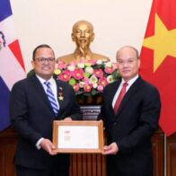 Vietnam condecora al embajador Jaime Francisco Rodríguez