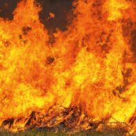 Más de 20 familias quedan sin hogar tras incendio en Santiago