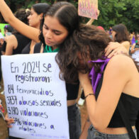 Mujeres se visten de negro en la mayor región de Bolivia y alzan su voz por las fallecidas