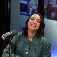 Angely Baez, celebra por partida doble, al recibir su tercera nominación en la categoría “Locutora del Año”, pero también al asumir una vez más el rol de voz en off del importante premio.