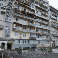 Rusia lanza un masivo ataque nocturno contra Kiev y mata al menos tres personas