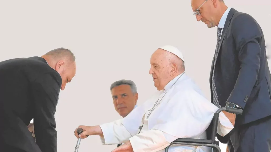 Médico que trató al papa: "Tuvimos que elegir entre dejarlo ir o probar con todo"