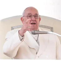 El papa Francisco pasa una noche tranquila y muestra mejoría en su salud