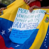 Venezolanos y haitianos piden a juez de EEUU suspender la orden de Trump de acabar el TPS