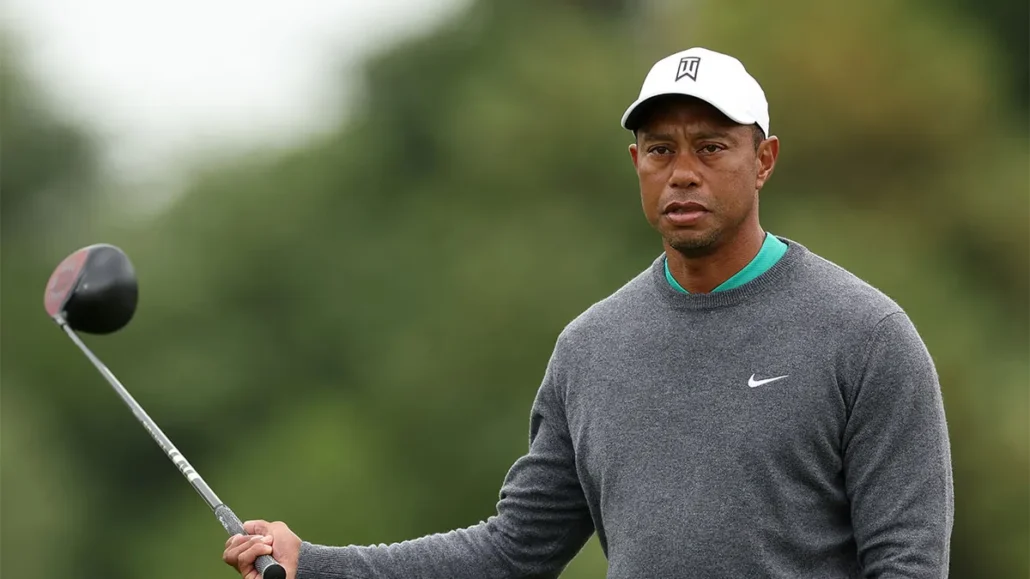 Tiger Woods deja temporalmente el golf para recibir tratamiento