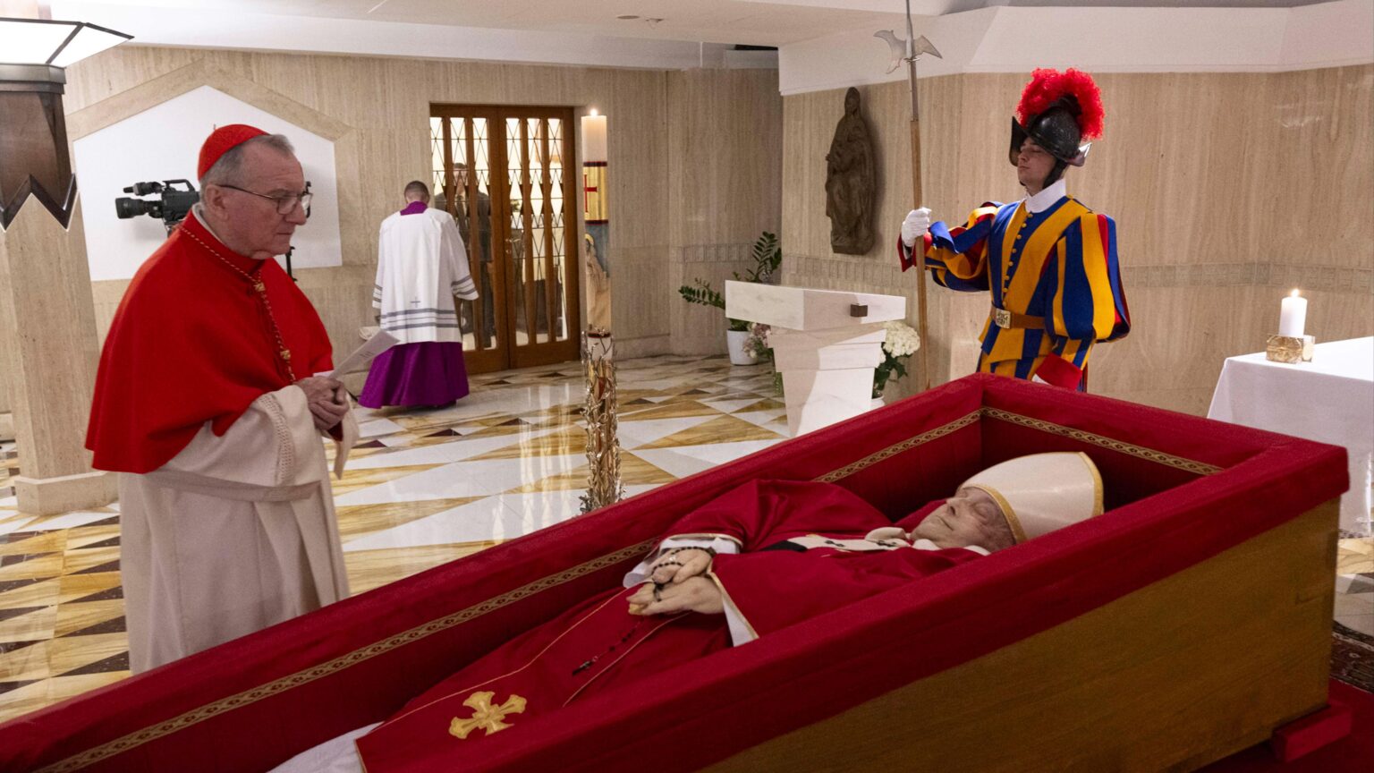 Cardenales fijan para el 7 de mayo el inicio del cónclave