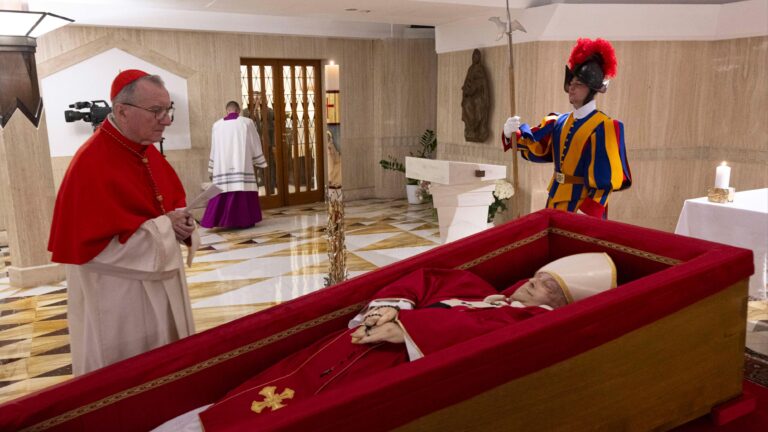 Cardenales fijan para el 7 de mayo el inicio del cónclave