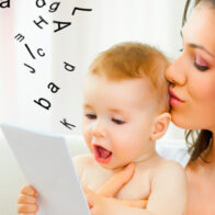 ¿Por qué los bebés dicen primero papá antes que mamá? Pediatra lo explica