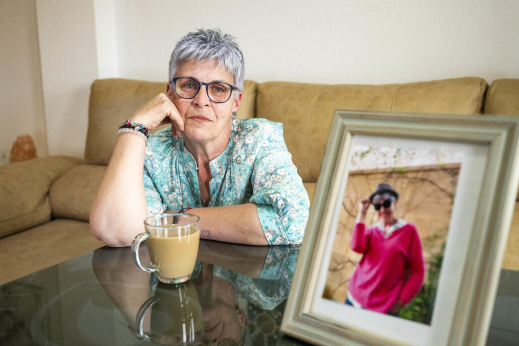 Una mujer española localiza a su hijo, posible bebé robado en 1981, cuarenta años después