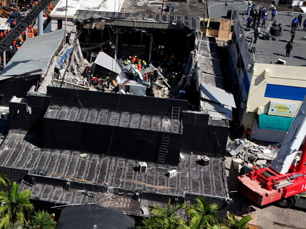 Rescatistas israelíes se suman a labores tras colapso de discoteca Jet Set; ascienden a 113 los muertos