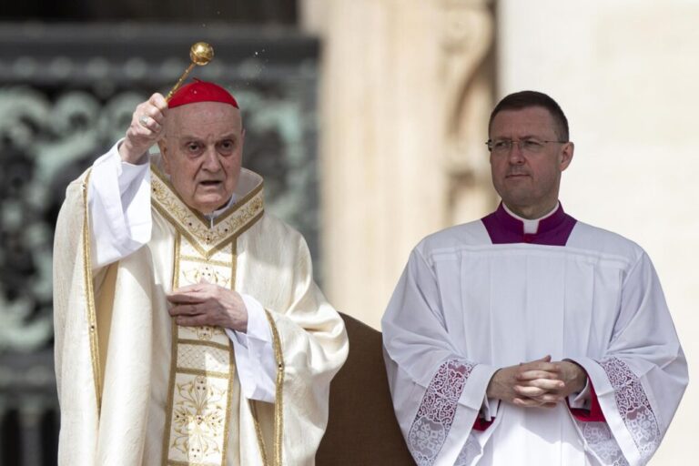 El papa en la misa del Domingo de Resurrección: "Jesús llora las lágrimas de quien sufre"