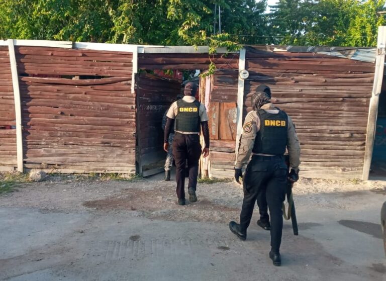 Agentes de la DNCD son atacados a tiros durante operativo en Cambita Garabitos
