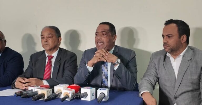 Periodistas dominicanos enfrentan sueldos bajos y empleos precarios, denuncia el SNTP