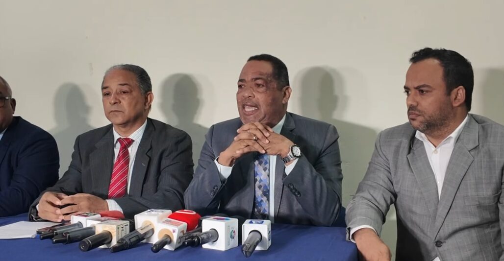 Periodistas dominicanos enfrentan sueldos bajos y empleos precarios, denuncia el SNTP