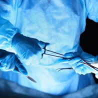 Servicio de salud español debe pagar 35.000 euros a joven que perdió testículo por error