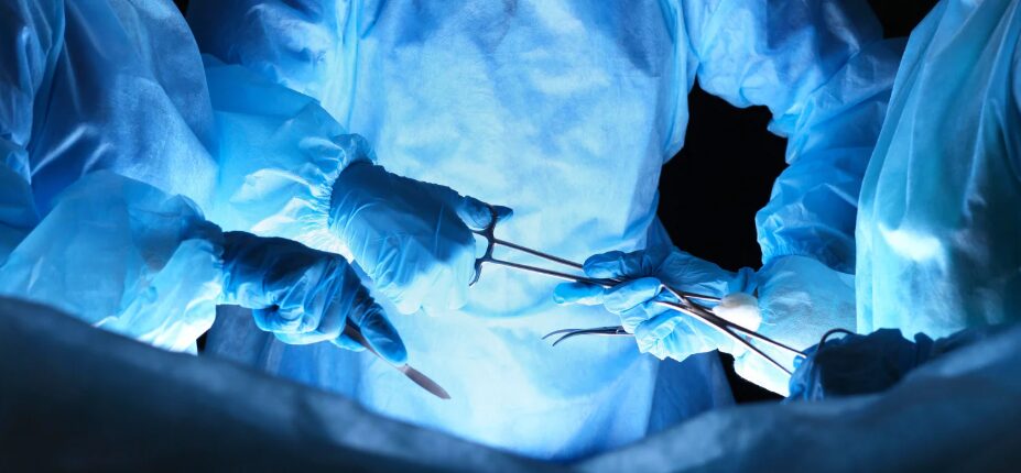 Servicio de salud español debe pagar 35.000 euros a joven que perdió testículo por error