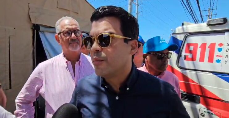 Wellington Arnaud se solidariza con Eduardo Estrella cuyo hijo permanece bajo los escombros del Jet Set
