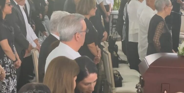 El presidente Luis Abinader asiste al funeral del hijo de Eduardo Estrella