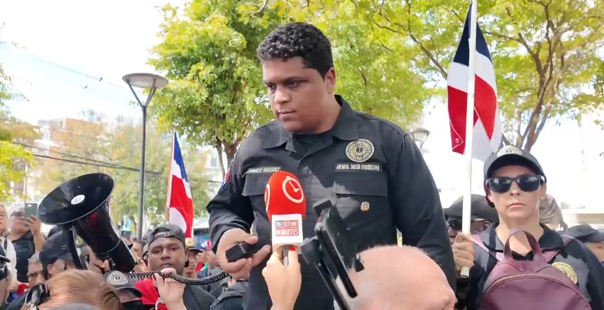 Culmina marcha de la Antigua Orden Dominicana en el Altar de la Patria
