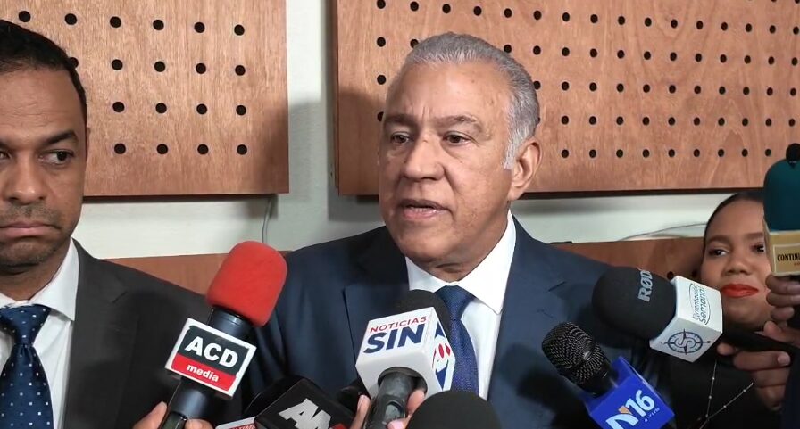 Andrés Bautista exhorta a la oposición no hacer "prejuicios" previo a reunión con Abinader sobre Haití