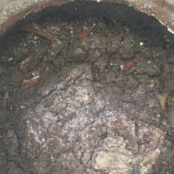 Residentes de Los Americanos denuncian colapso de drenaje pluvial en calle Central