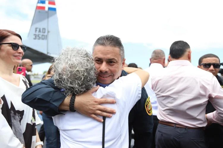 Regresan a Puerto Rico los bomberos que apoyaron en tragedia del Jet Set