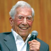 Mario Vargas Llosa: Biografía del Nobel de Literatura, figura del boom latinoamericano y defensor de la libertad