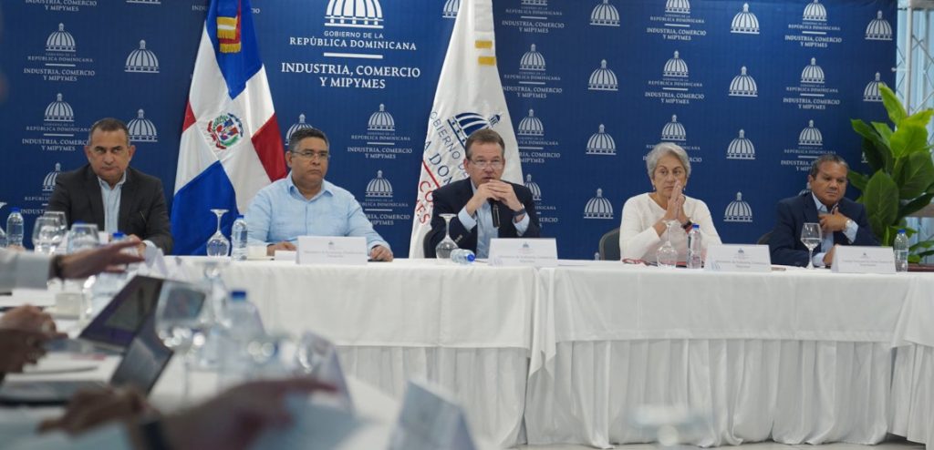 MICM convoca a sector público y privado ante anuncio arancelario de Trump; activa mesas intersectoriales