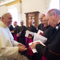 El papa Francisco felicitó al cardenal López Rodríguez por sus 60 años de sacerdocio