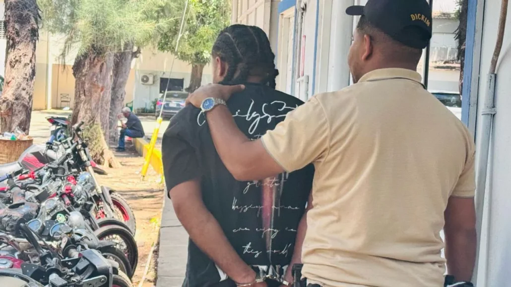 PN apresa a “El Gordito” supuestamente por herir de bala a dos hermanos en Santiago