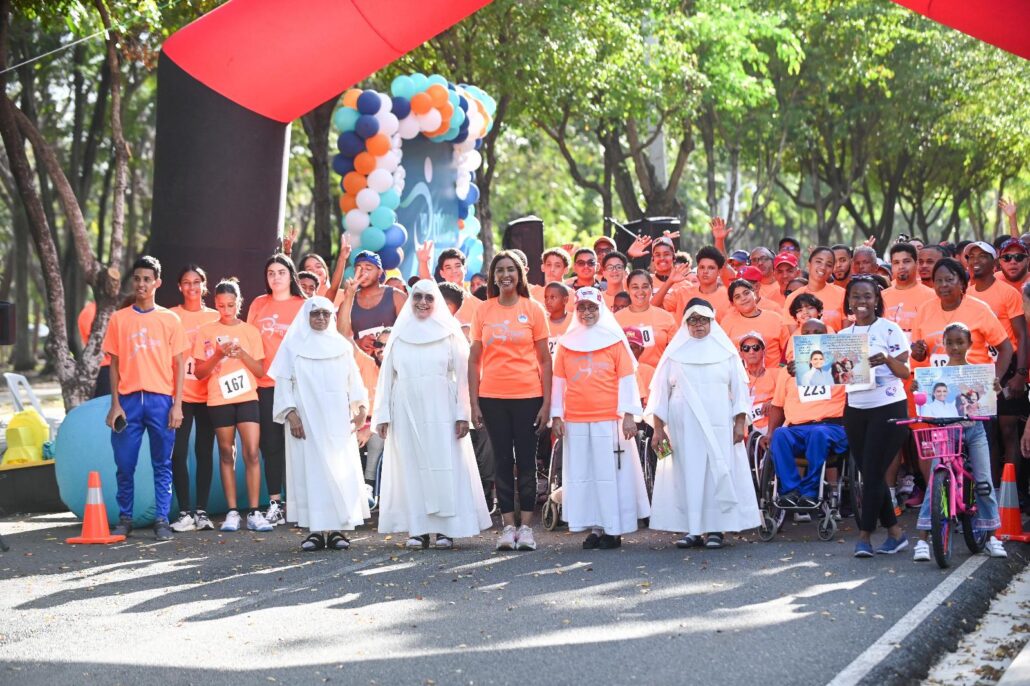 Selinée Méndez realiza con éxito la carrera solidaria "Yo corro por ti"