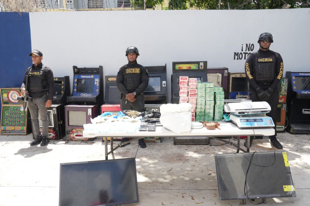 PN y MP ocupan drogas, cigarrillos de contrabando y máquinas tragamonedas en operativo en Capotillo, DN