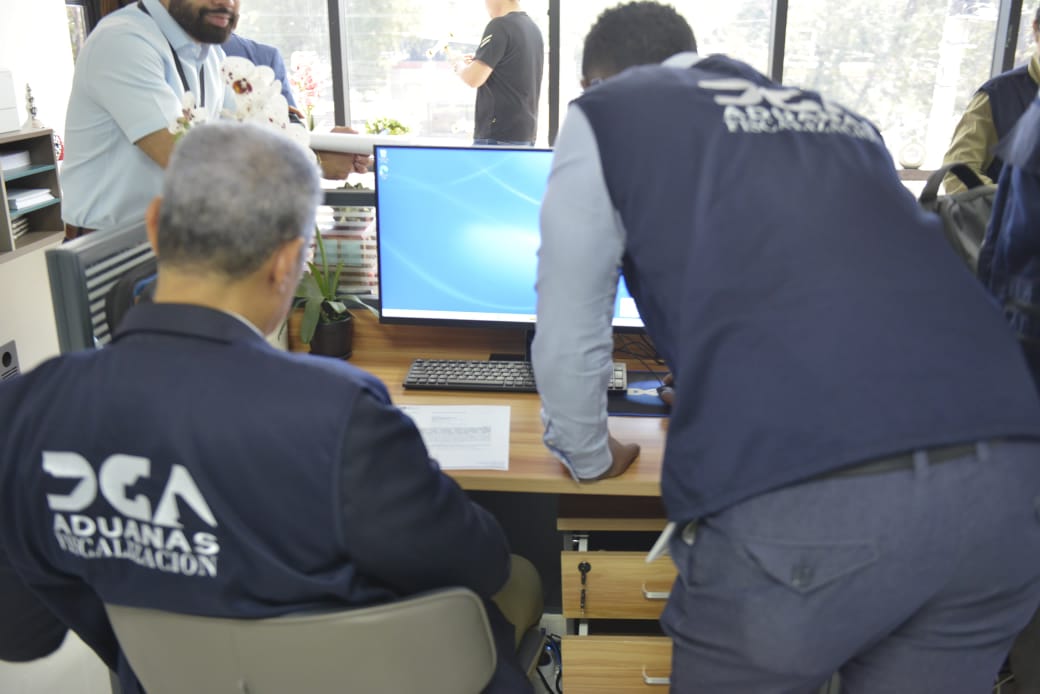 Fiscalizadores de Aduanas.