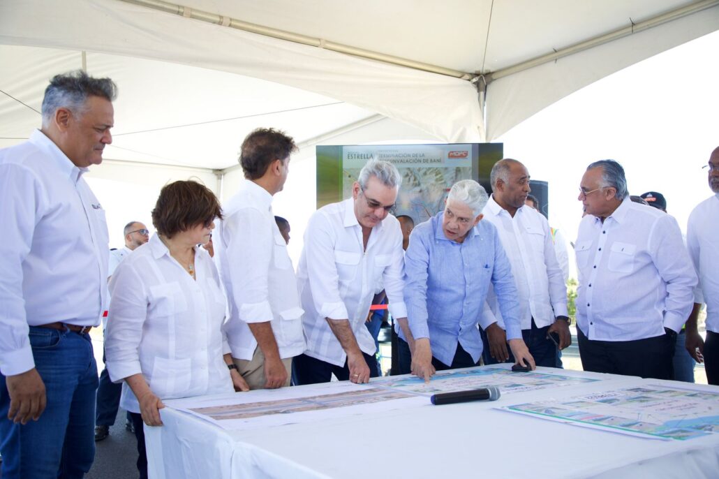 Presidente Abinader supervisa avances en la construcción de circunvalación en Bani