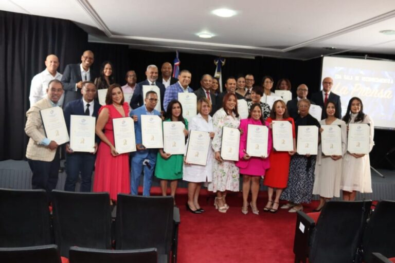 CDP reconoce a 50 periodistas por su trayectoria en la Segunda Gala de Reconocimientos